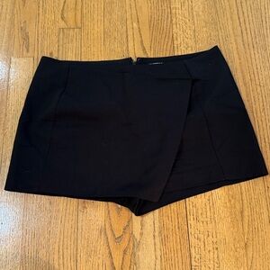 ✨ Express Black High-Waisted Zippered Skort — Size 12 EUC ✨